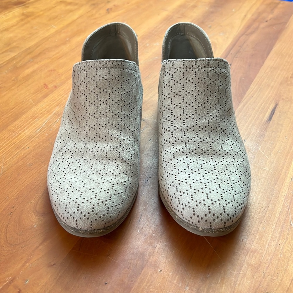 Dr Scholl’s tan slip on ankle booties 8.5
